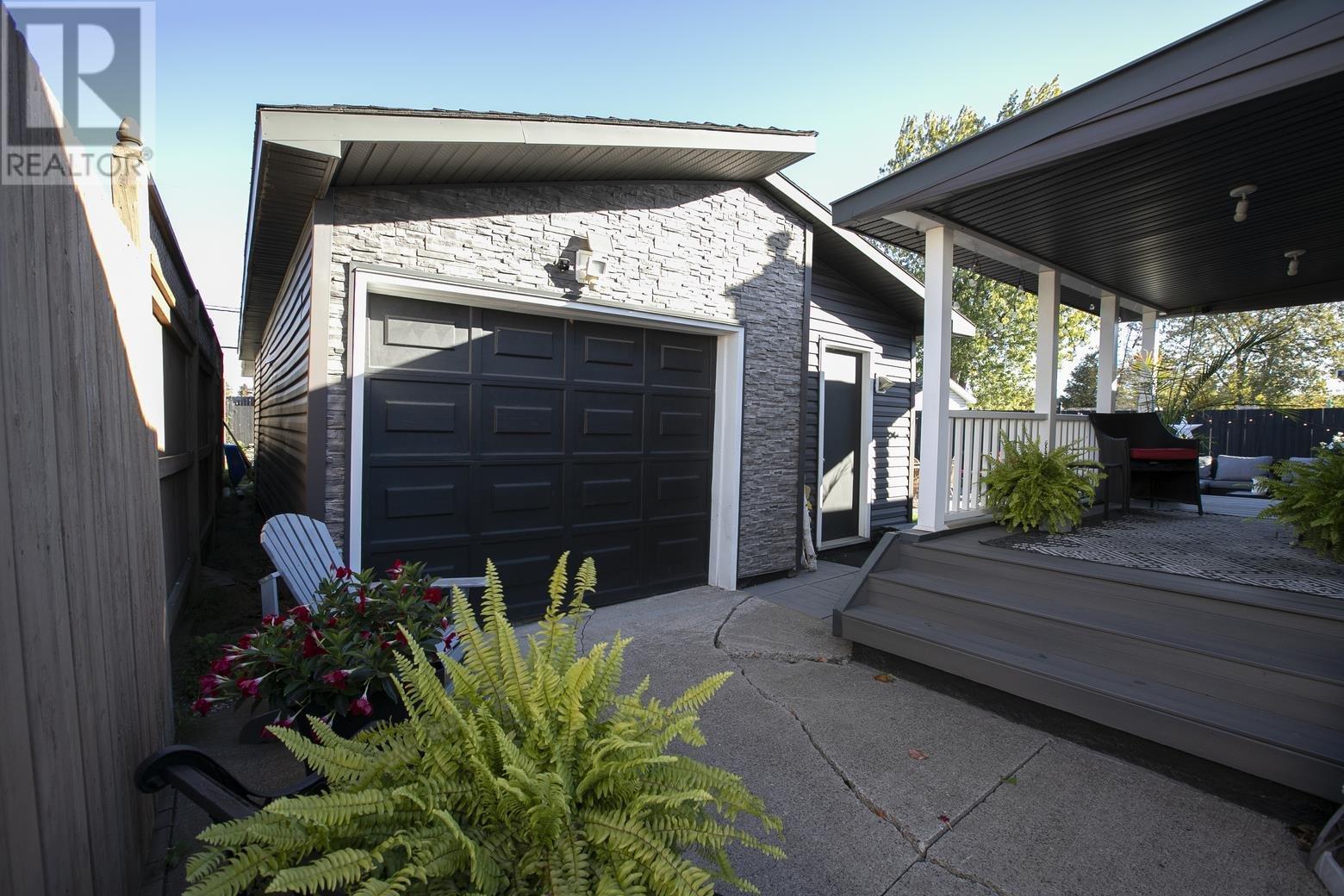 102 Laura ST - 4
