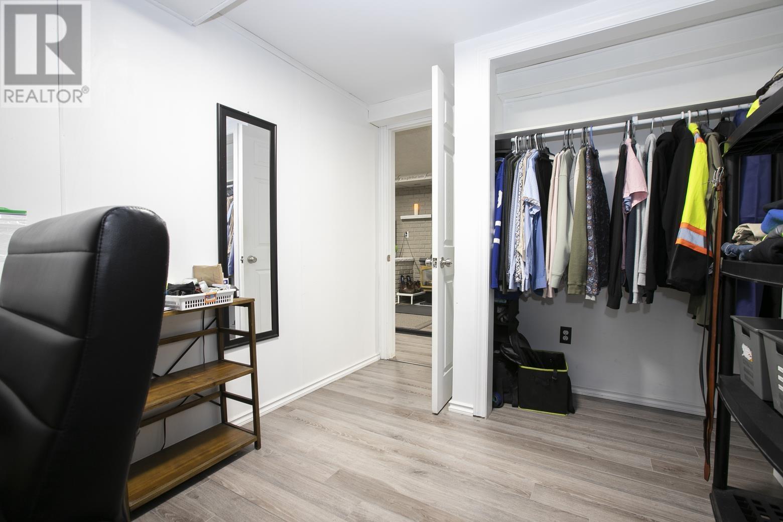 102 Laura ST - 40