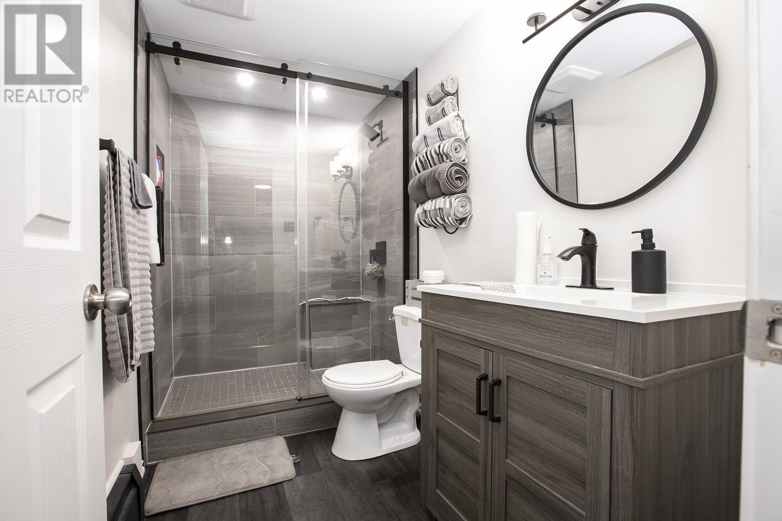 102 Laura ST - 41