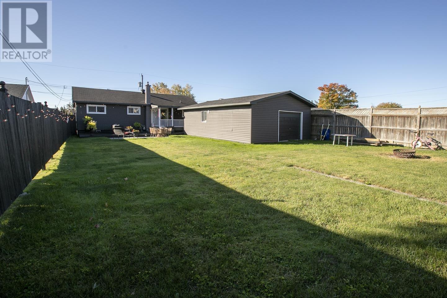 102 Laura ST - Image 9