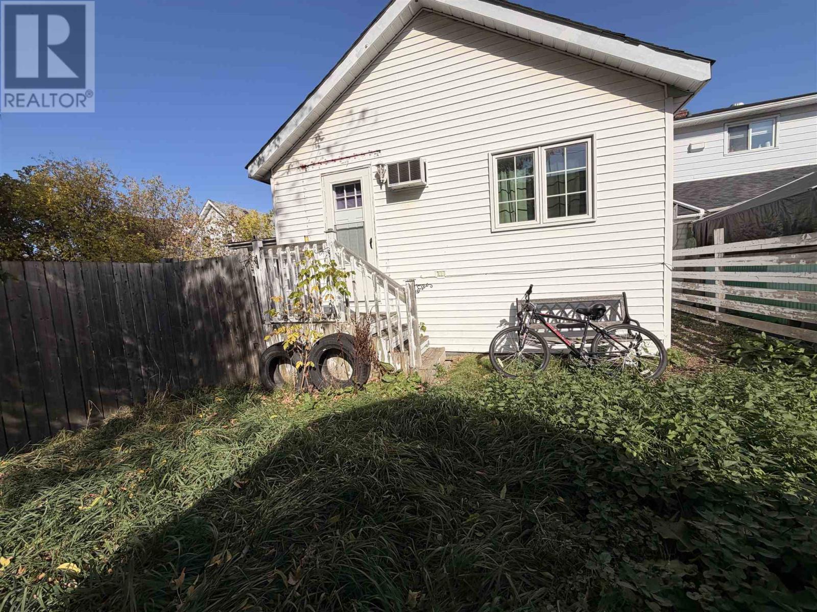 24 Pardee AVE - 3