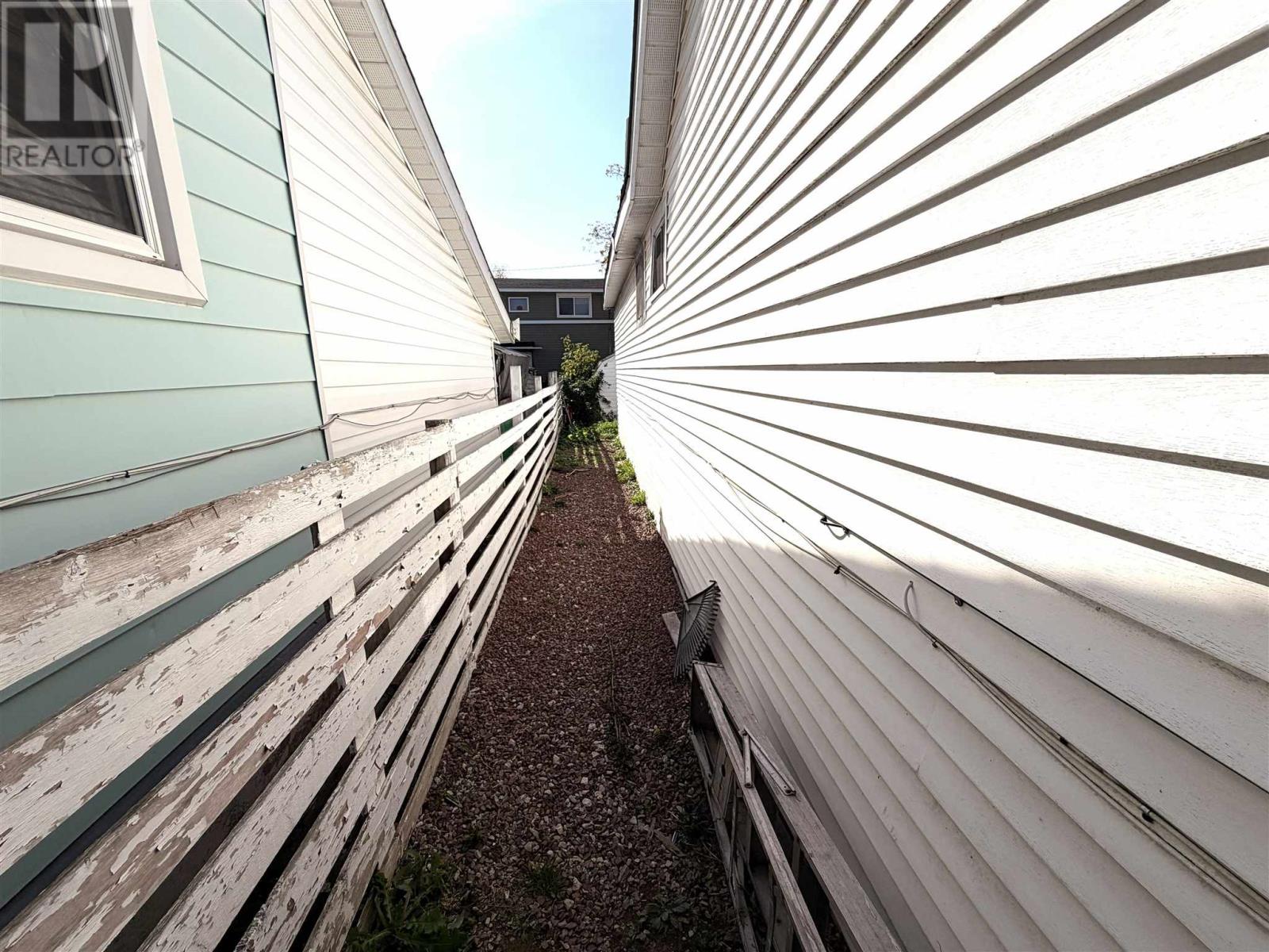 24 Pardee AVE - 6