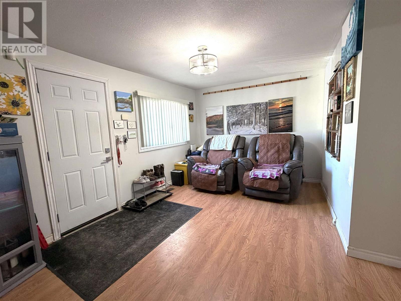 24 Pardee AVE - 8