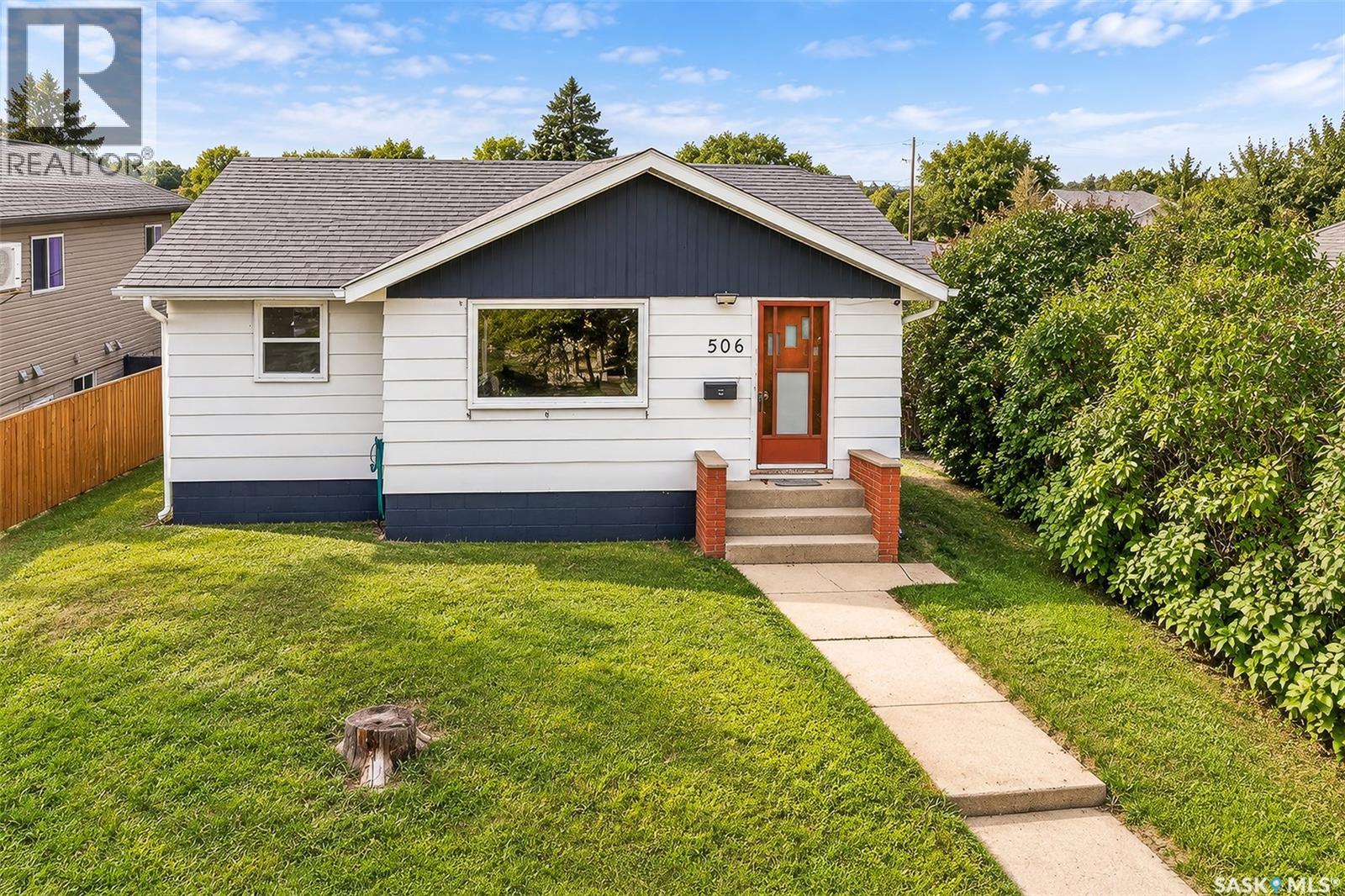 506 Lillooet STREET W - 1