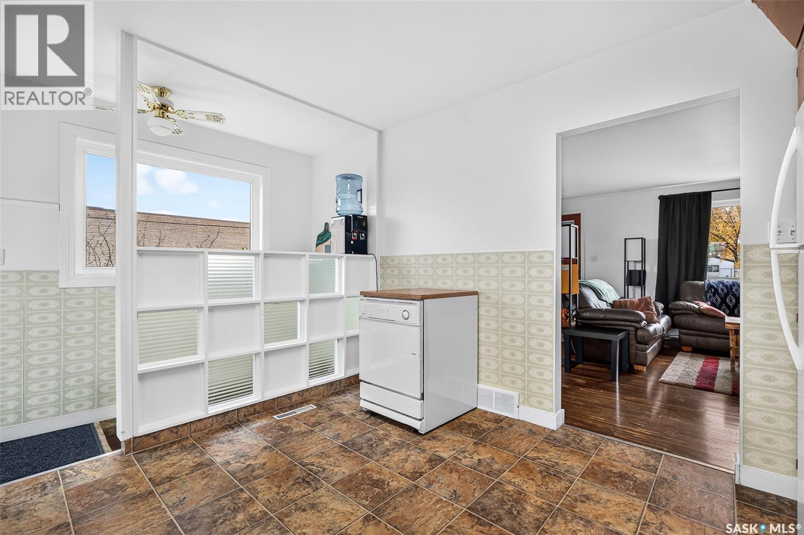 506 Lillooet STREET W - 16