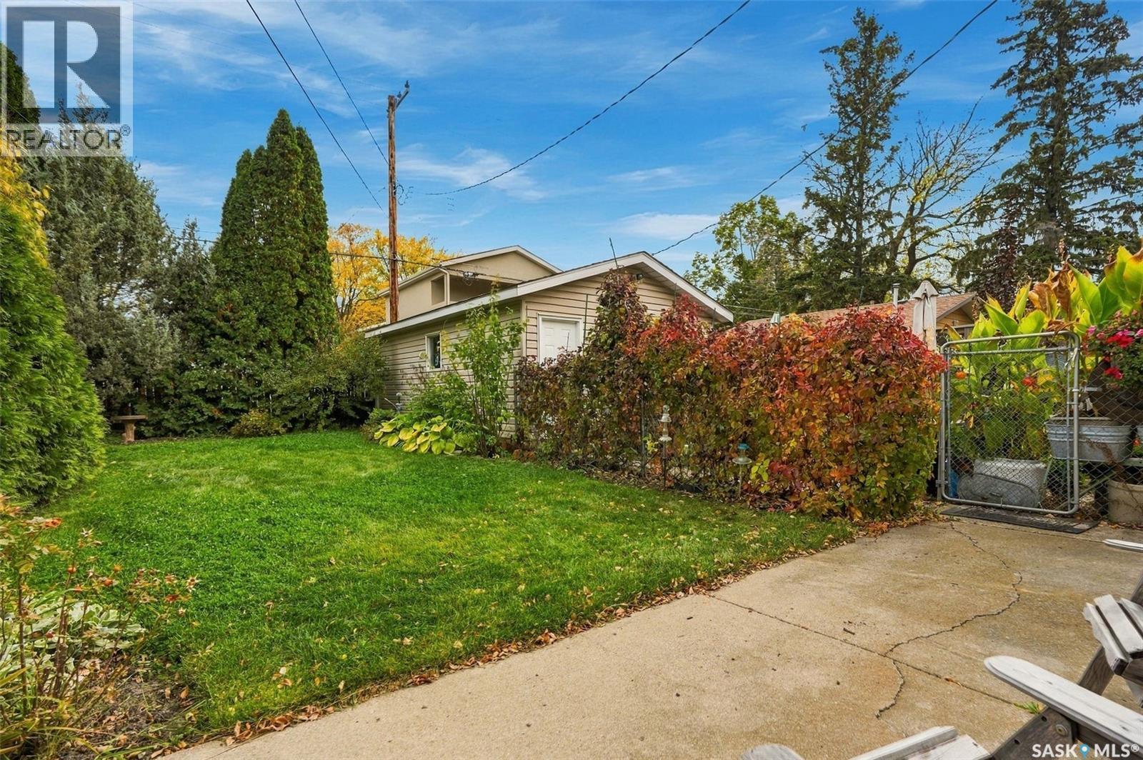 1629 Cairns AVENUE - 33