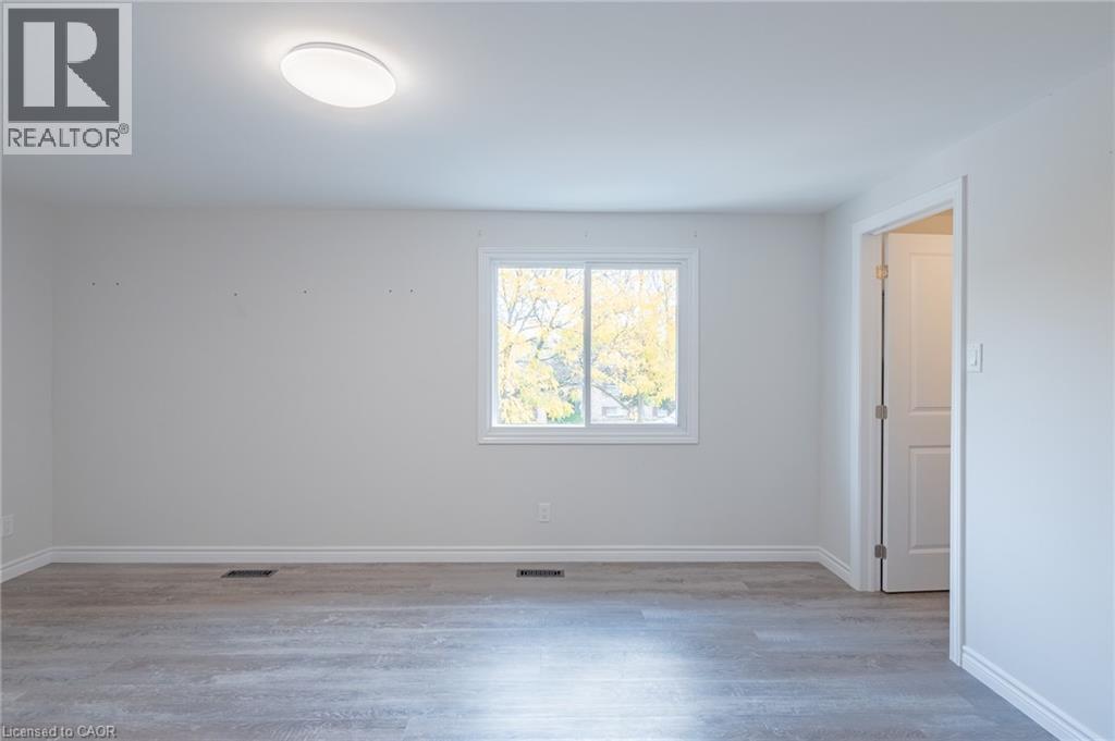 537 Barwick Crescent — photo 31