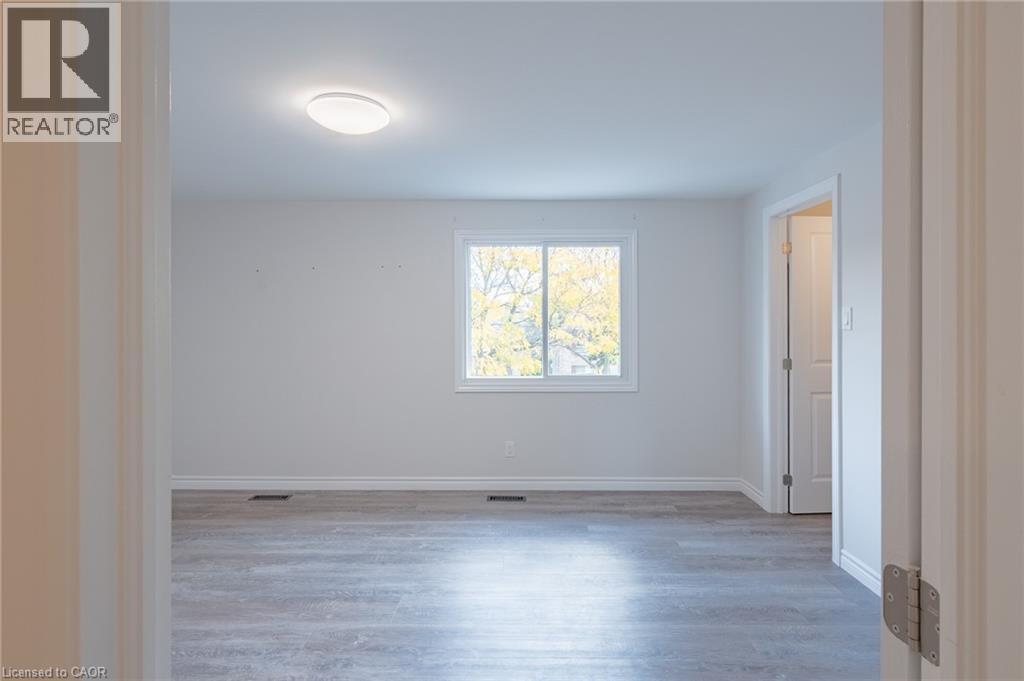 537 Barwick Crescent — photo 30