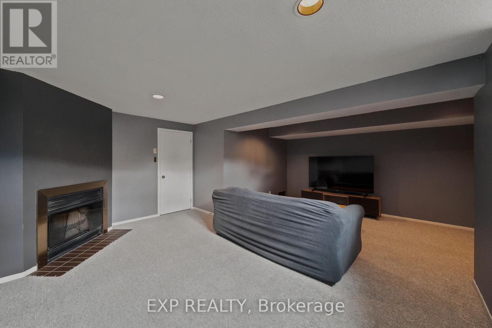 574 Latour Crescent — photo 23
