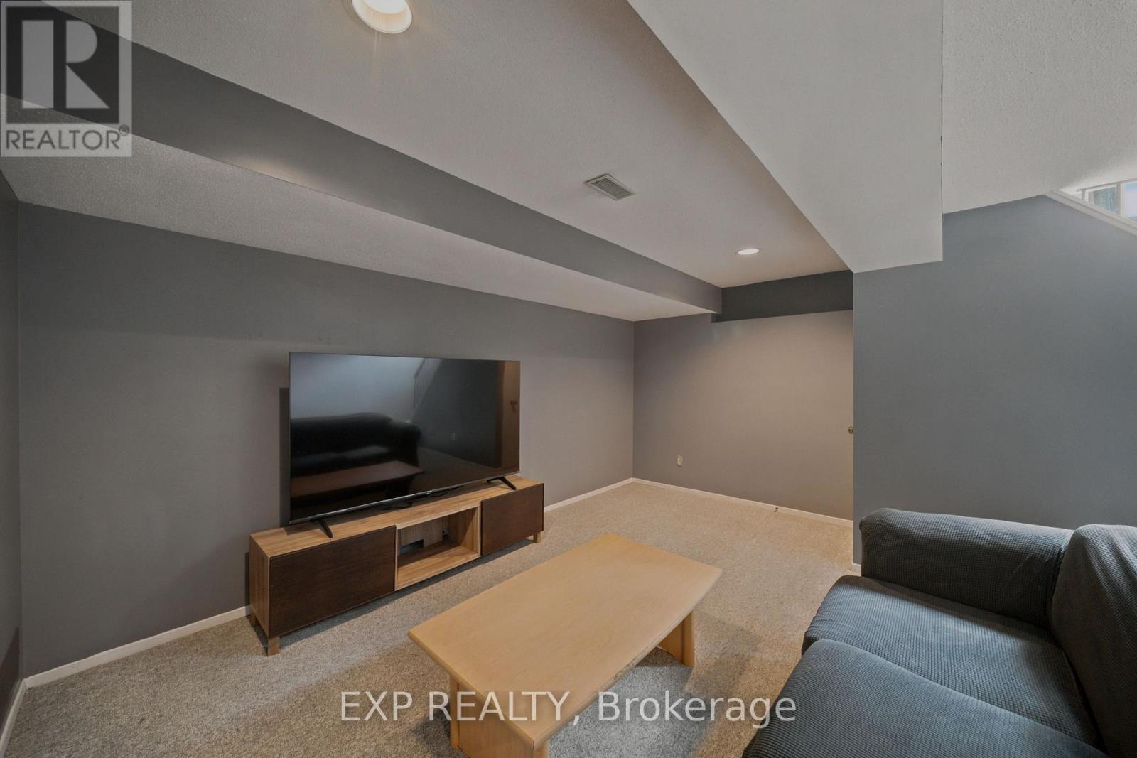 574 Latour Crescent — photo 24