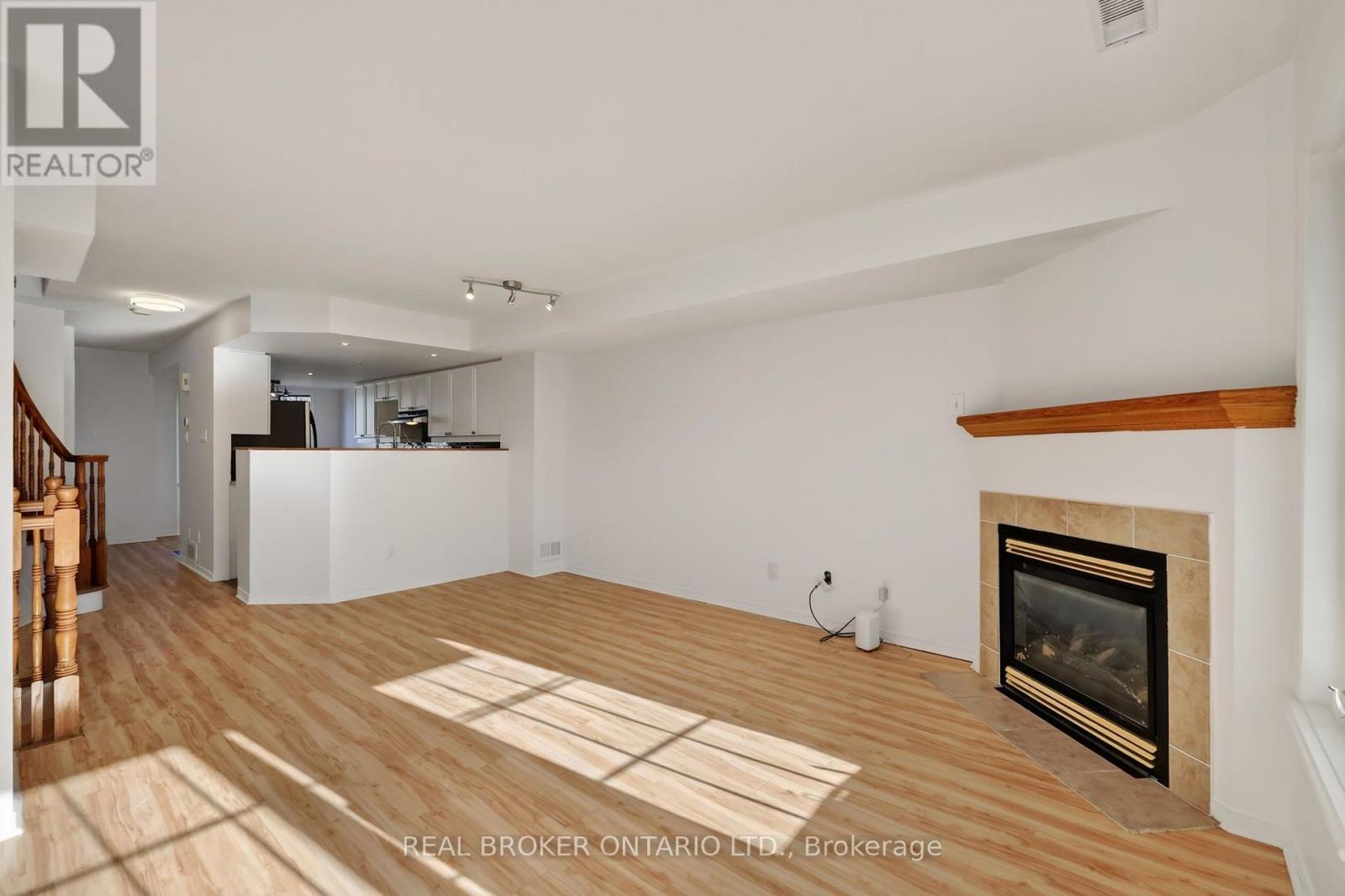 108 Centrepointe Drive — photo 11