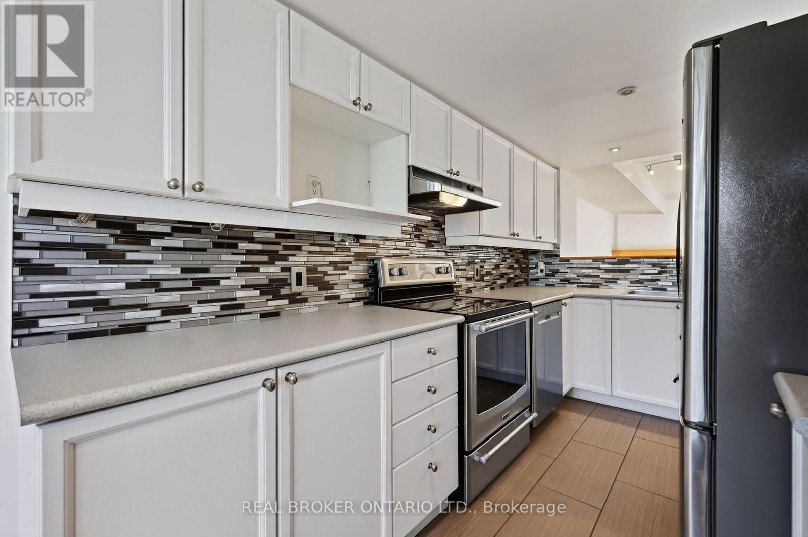 108 Centrepointe Drive — photo 20