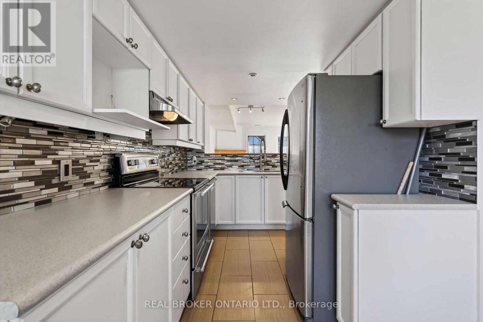 108 Centrepointe Drive — photo 21