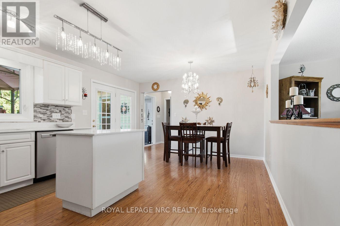 375 Albany Street — photo 12