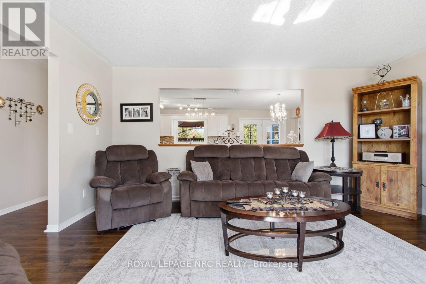 375 Albany Street — photo 16