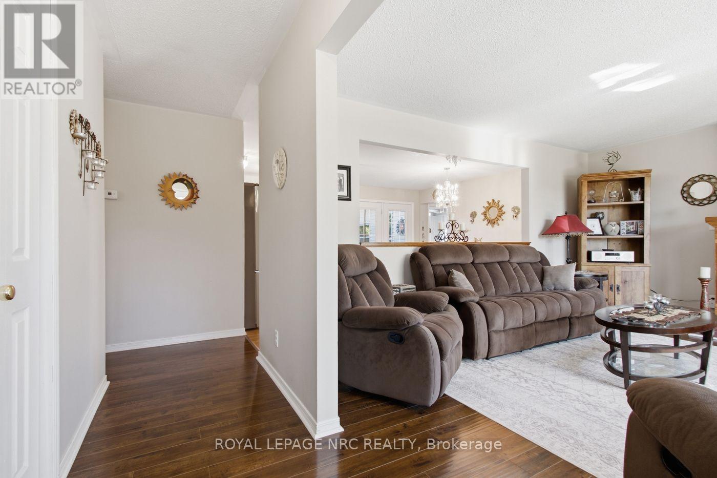 375 Albany Street — photo 17