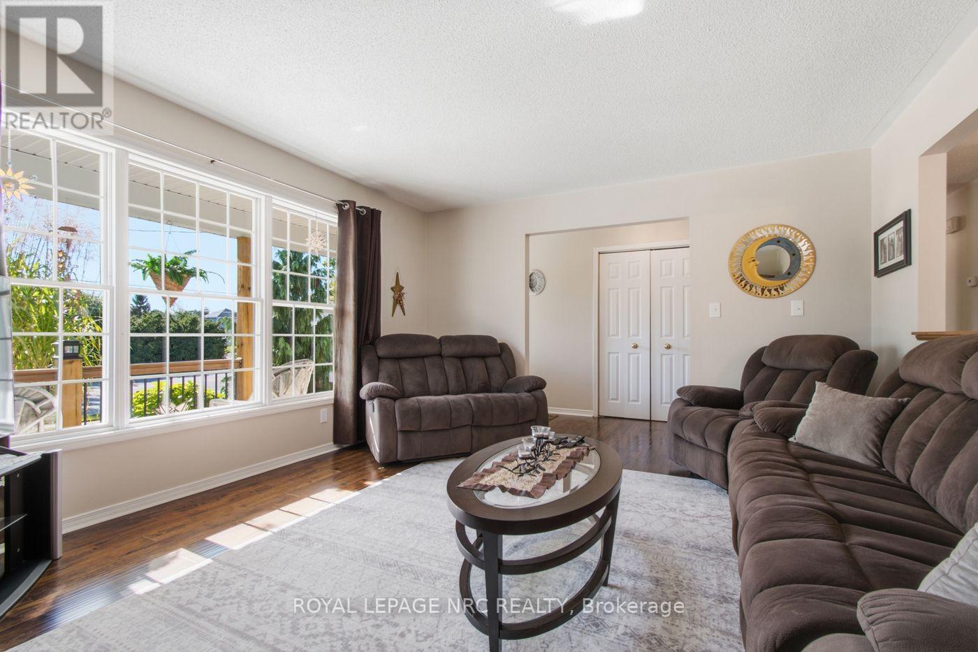 375 Albany Street — photo 18