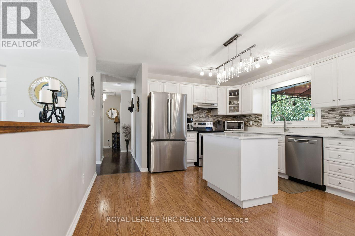 375 Albany Street — photo 7