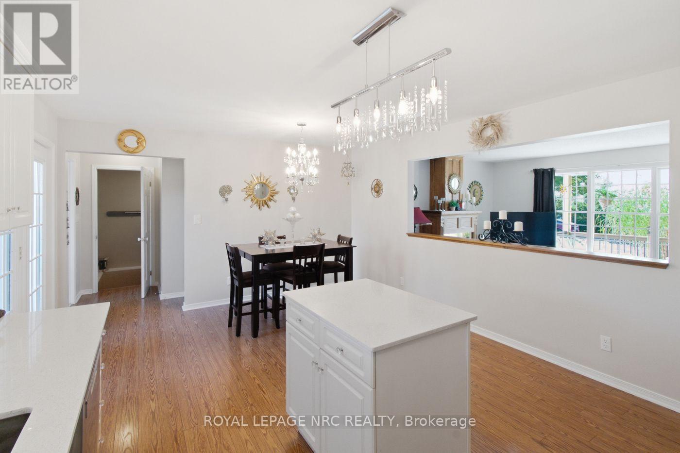 375 Albany Street — photo 8
