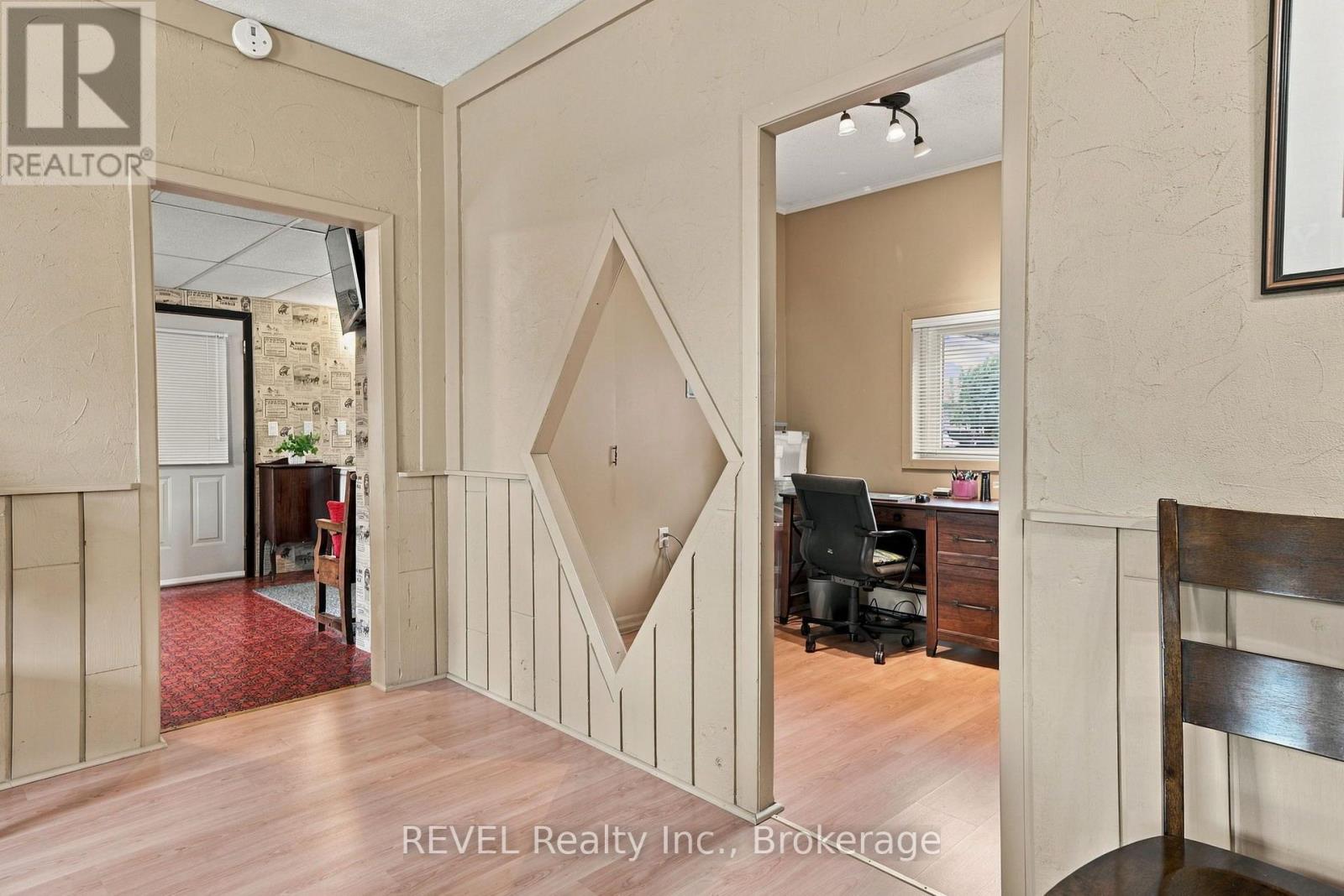 61 Queen Street North — photo 18
