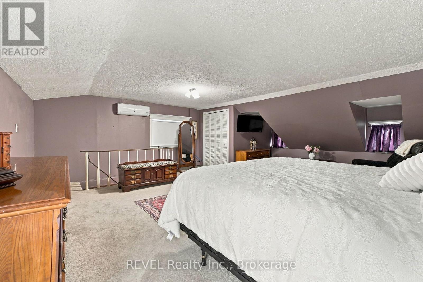 61 Queen Street North — photo 28