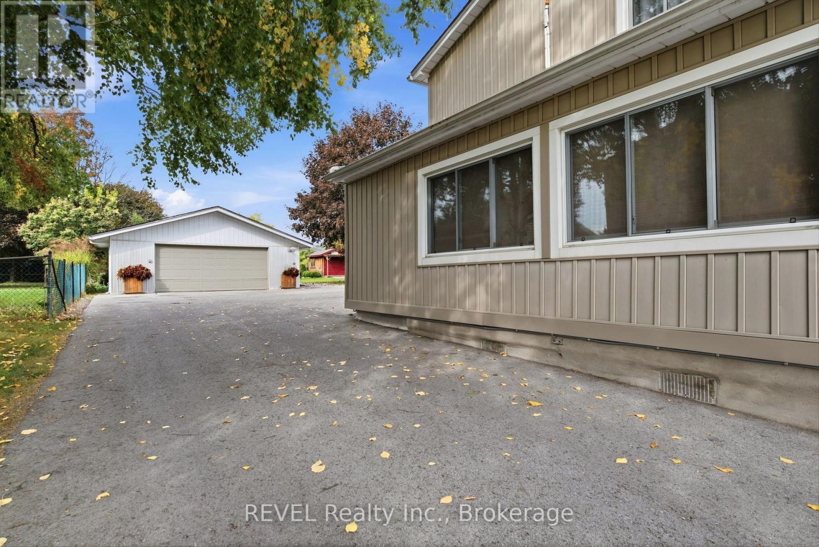 61 Queen Street North — photo 33