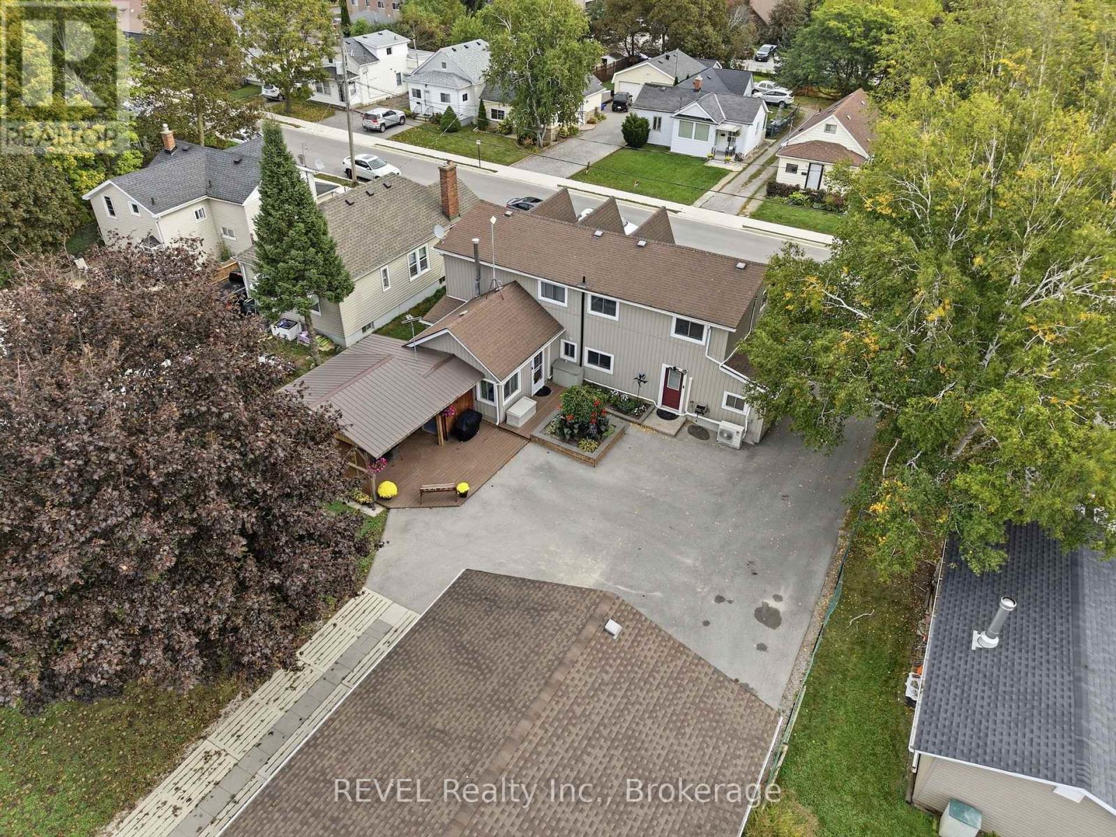 61 Queen Street North — photo 43