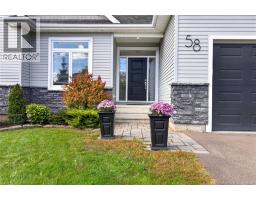 58 Valmont Crescent, photo 3