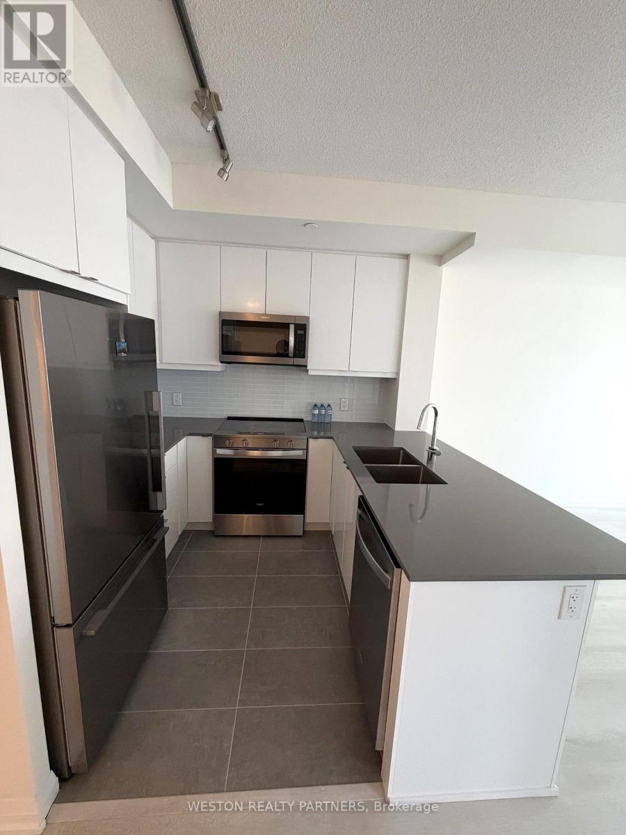 3260 Sheppard Avenue — photo 2