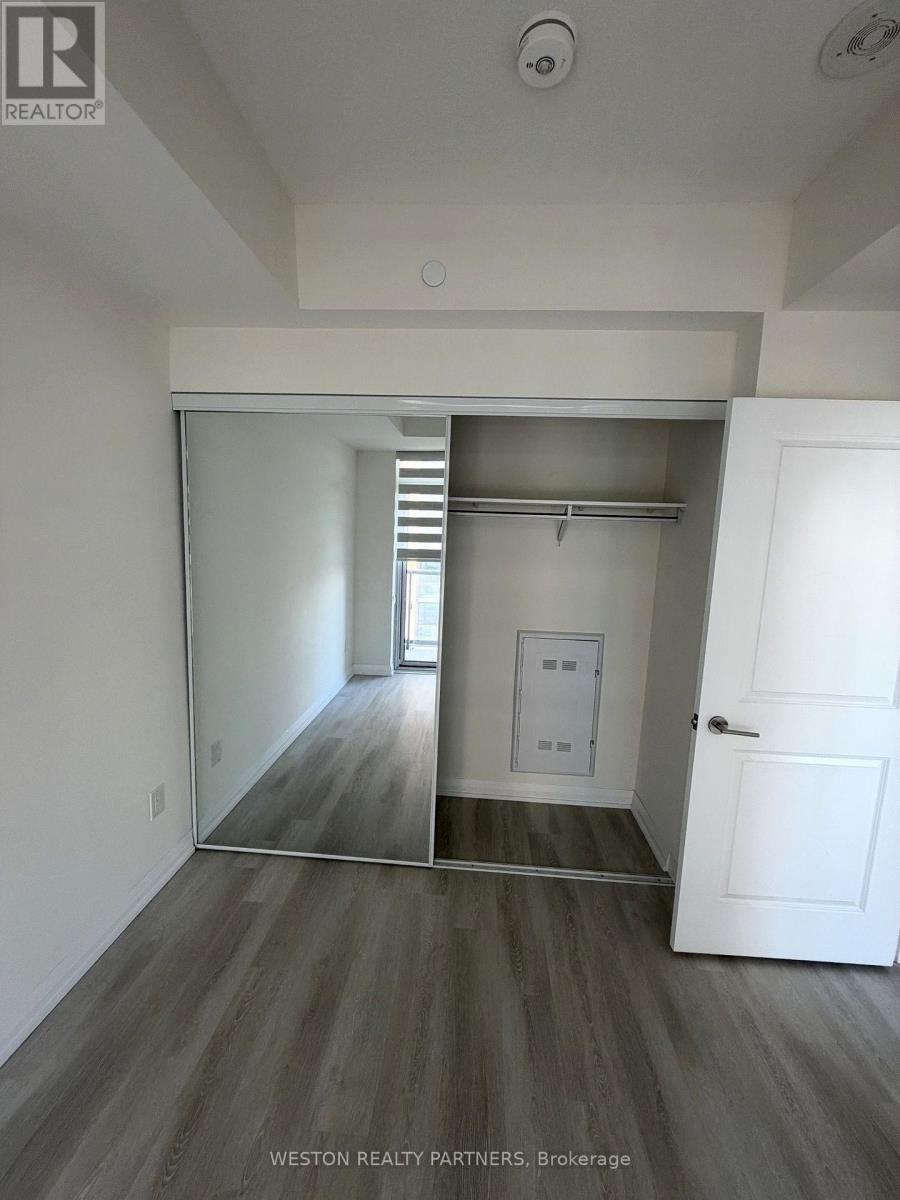 3260 Sheppard Avenue — photo 8