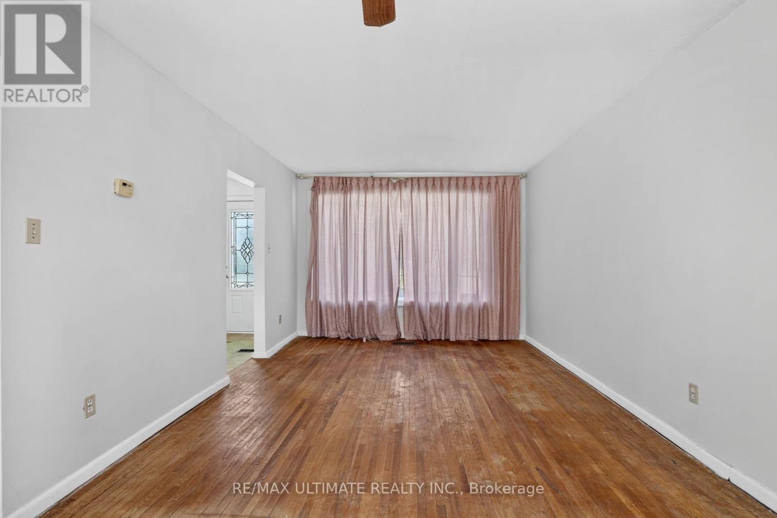 73 Chestnut Crescent, Toronto, ON photo 11