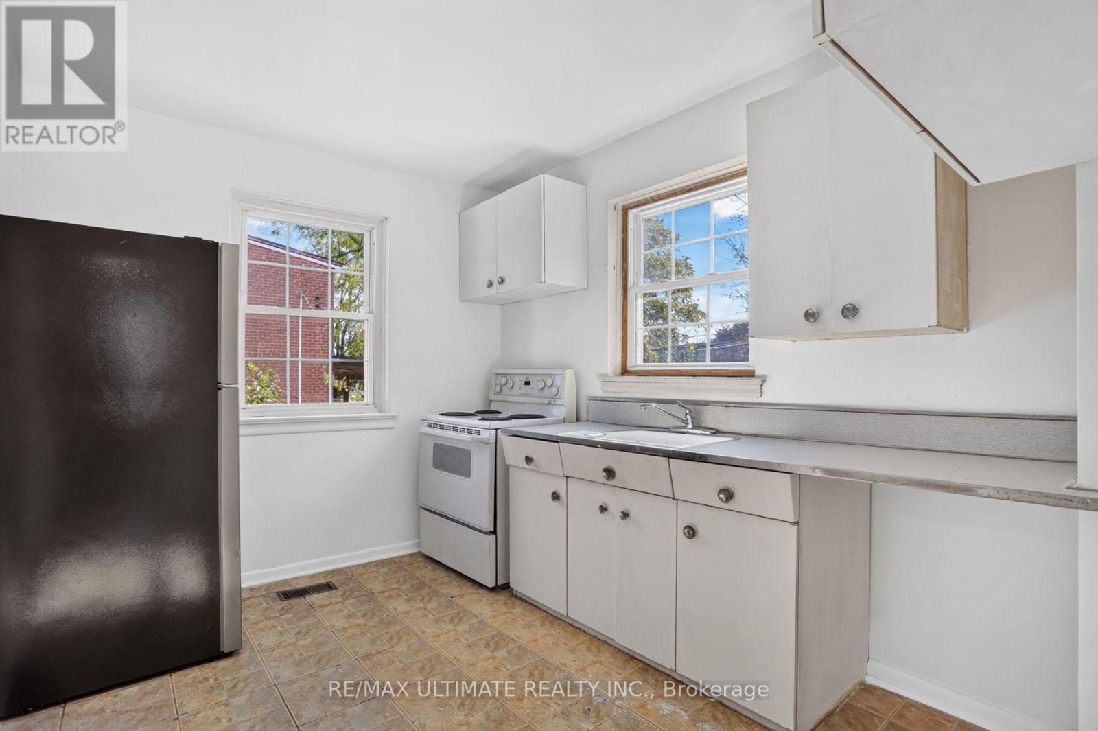 73 CHESTNUT CRESCENT - 12