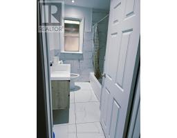 Dining room - 54 Medina Crescent, Toronto, ON M1K4B7 Photo 7
