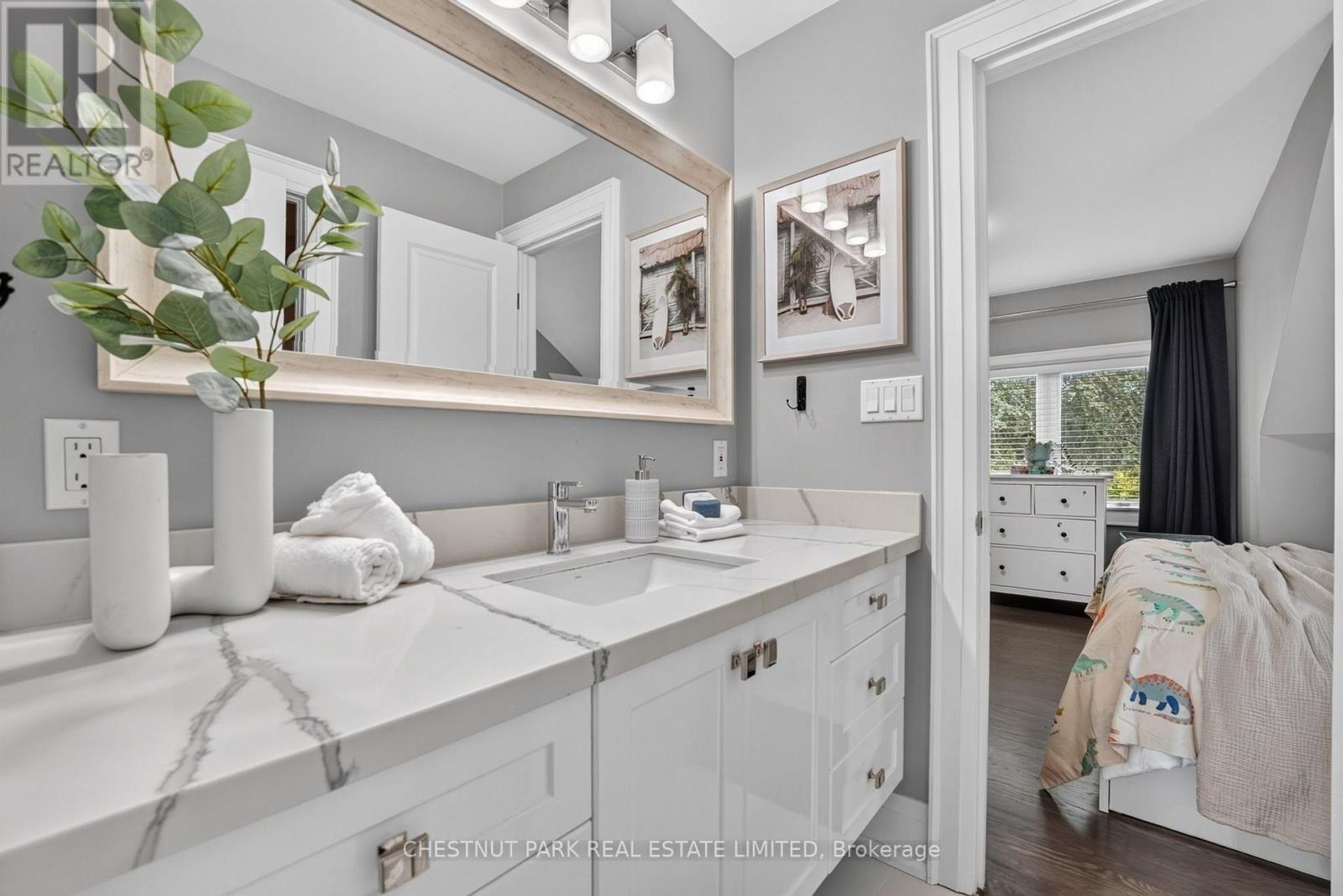 111 Dixon Avenue, Toronto, ON photo 17