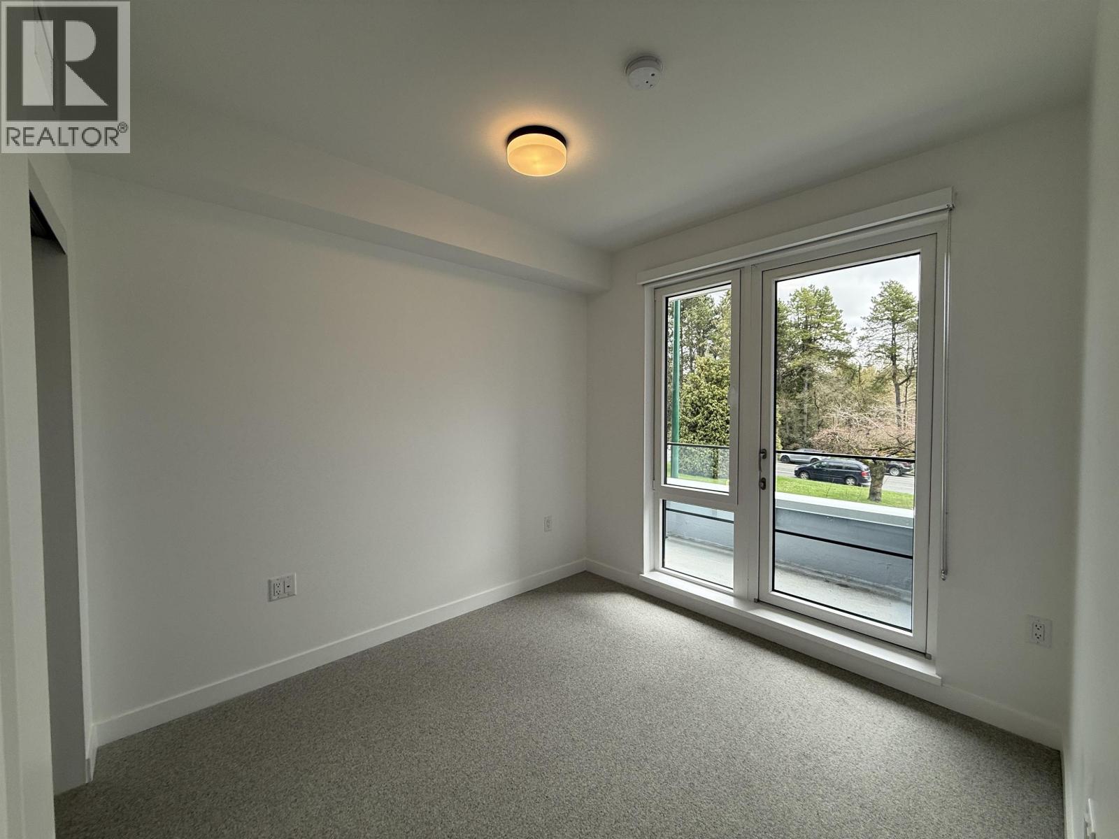 6859 CAMBIE Unit 208 photo 2