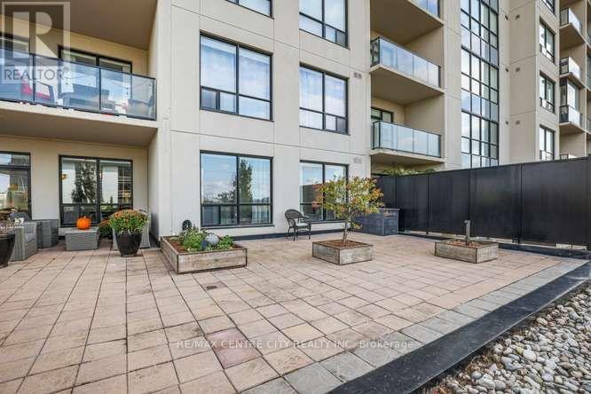 240 Villagewalk Boulevard — photo 25