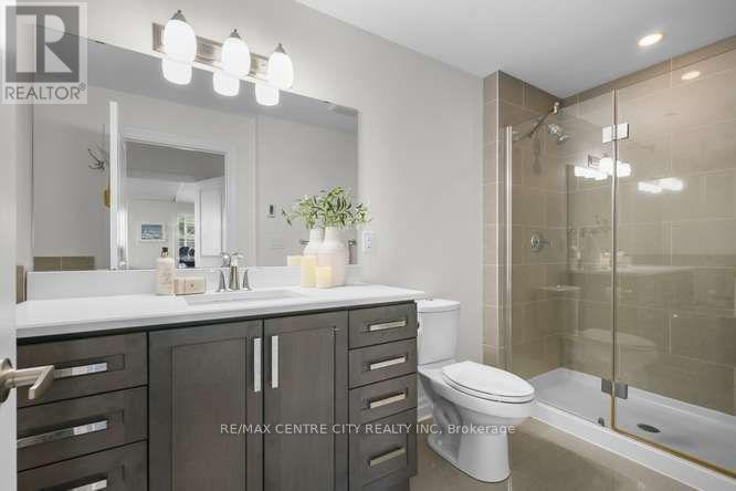 240 Villagewalk Boulevard — photo 19