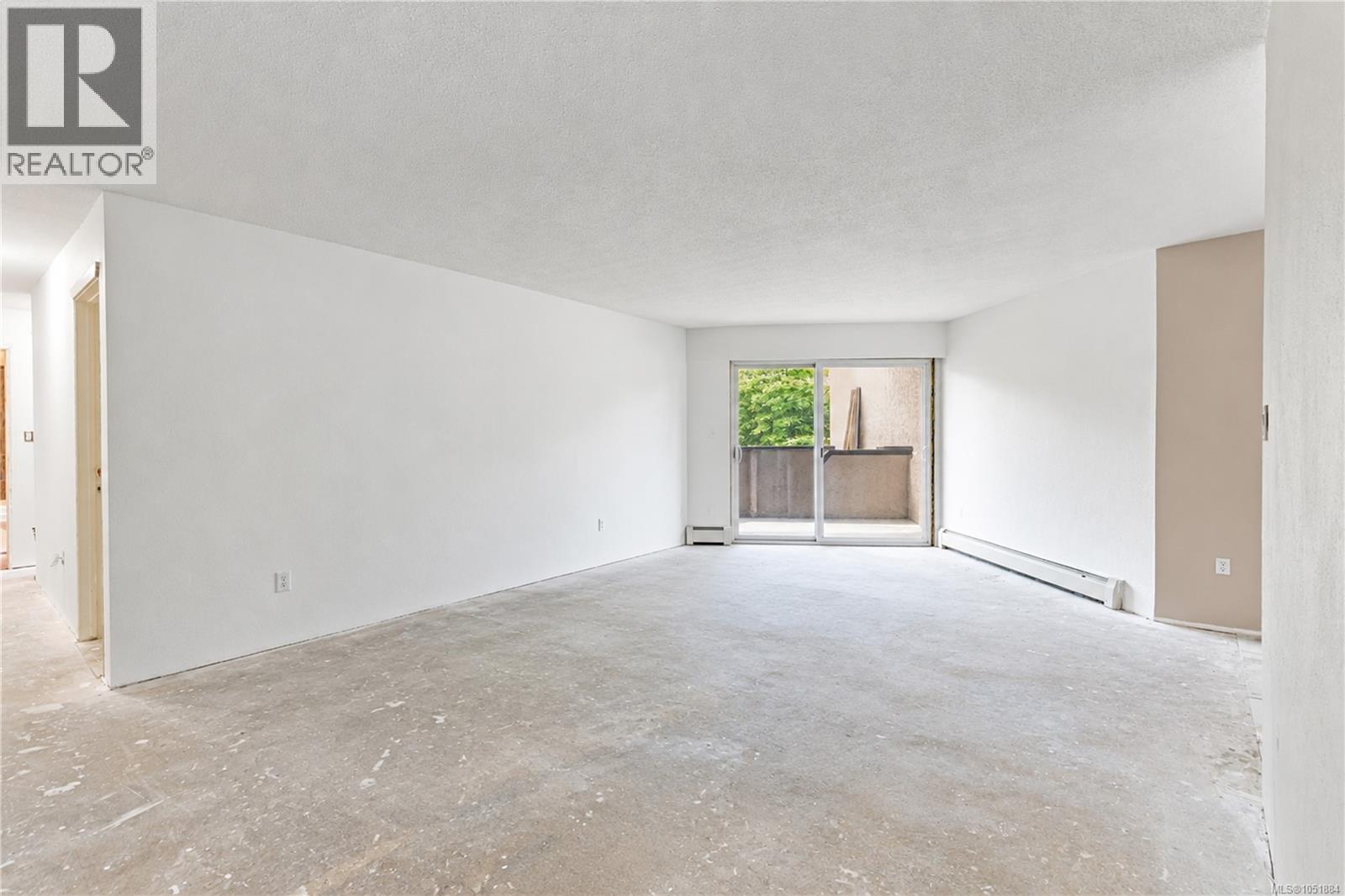 #206 3800 Quadra St - 8