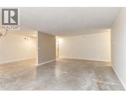 Living room - 206 3800 Quadra St, Saanich, BC V8X1H8 Photo 6