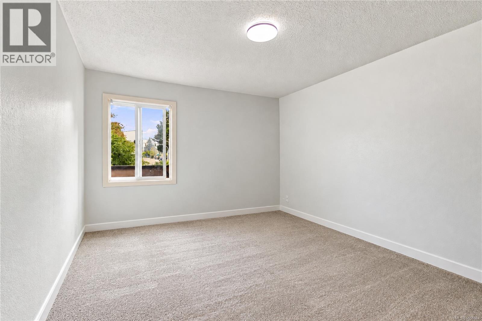 #206 3800 Quadra St - 14