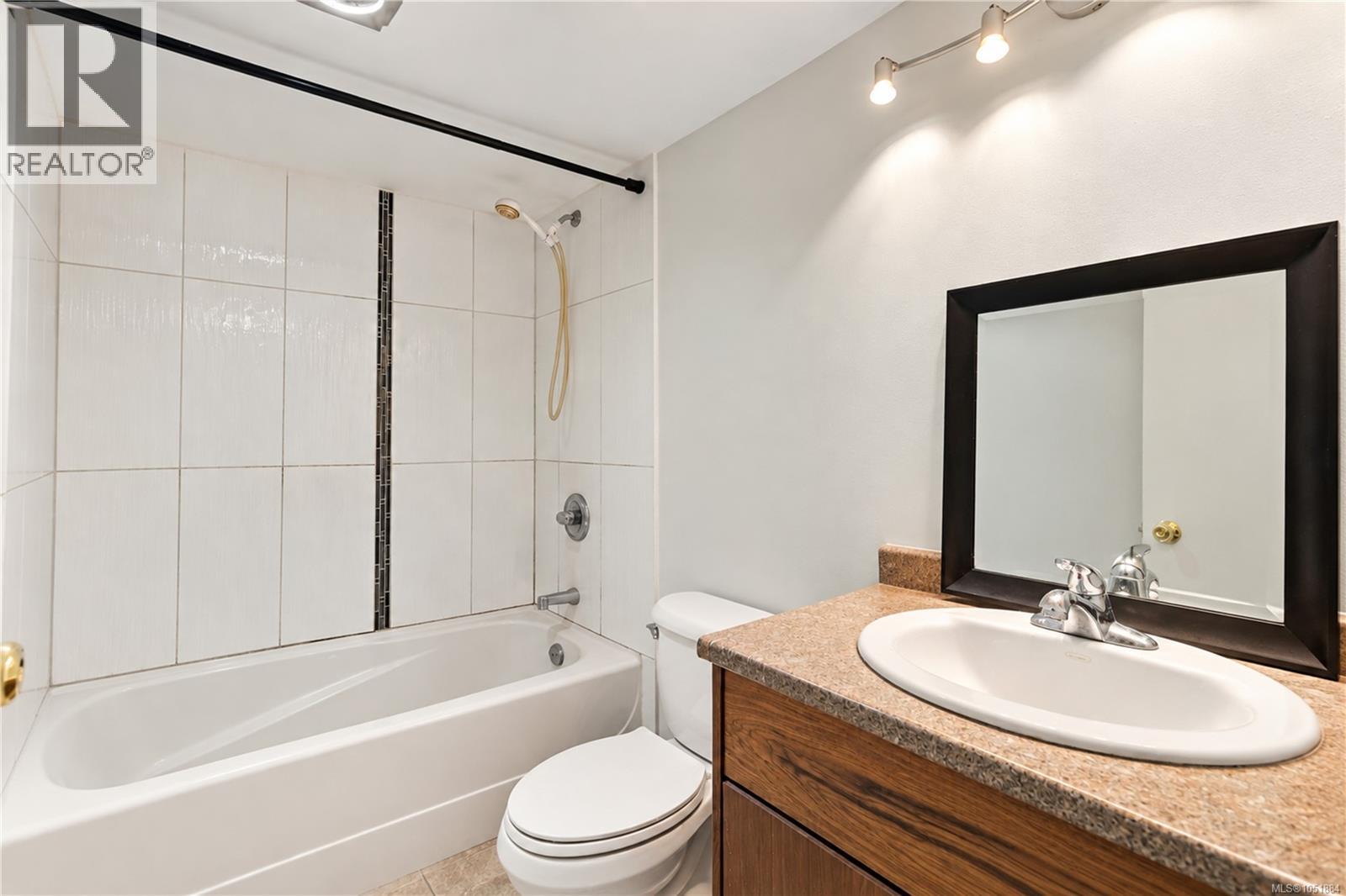 206 3800 Quadra Street, Saanich
