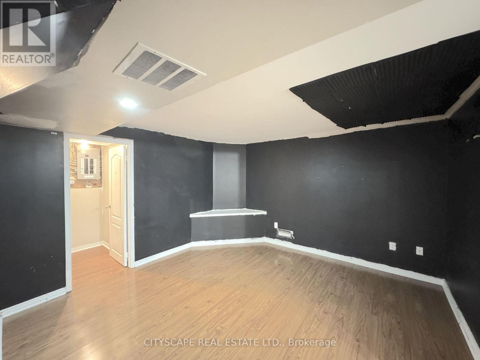 8 Safari Court, Brampton, ON photo 40