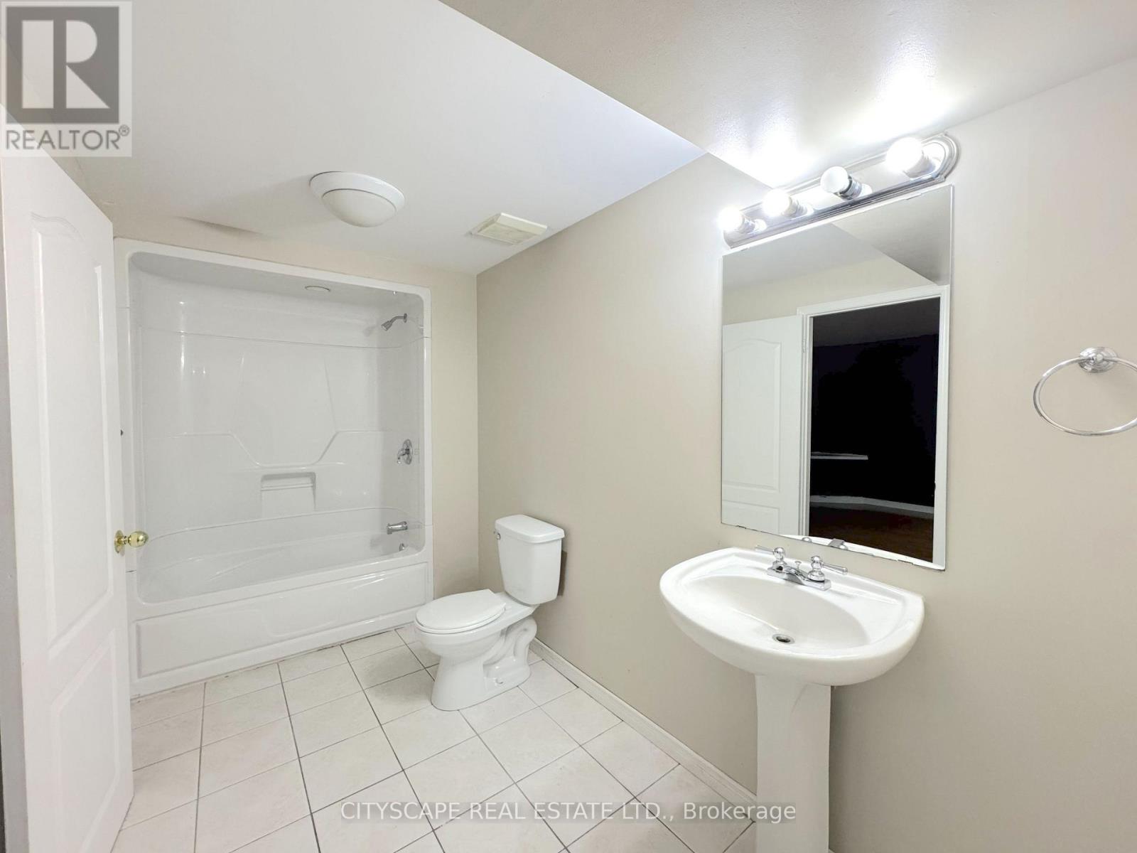 8 Safari Court, Brampton, ON photo 42