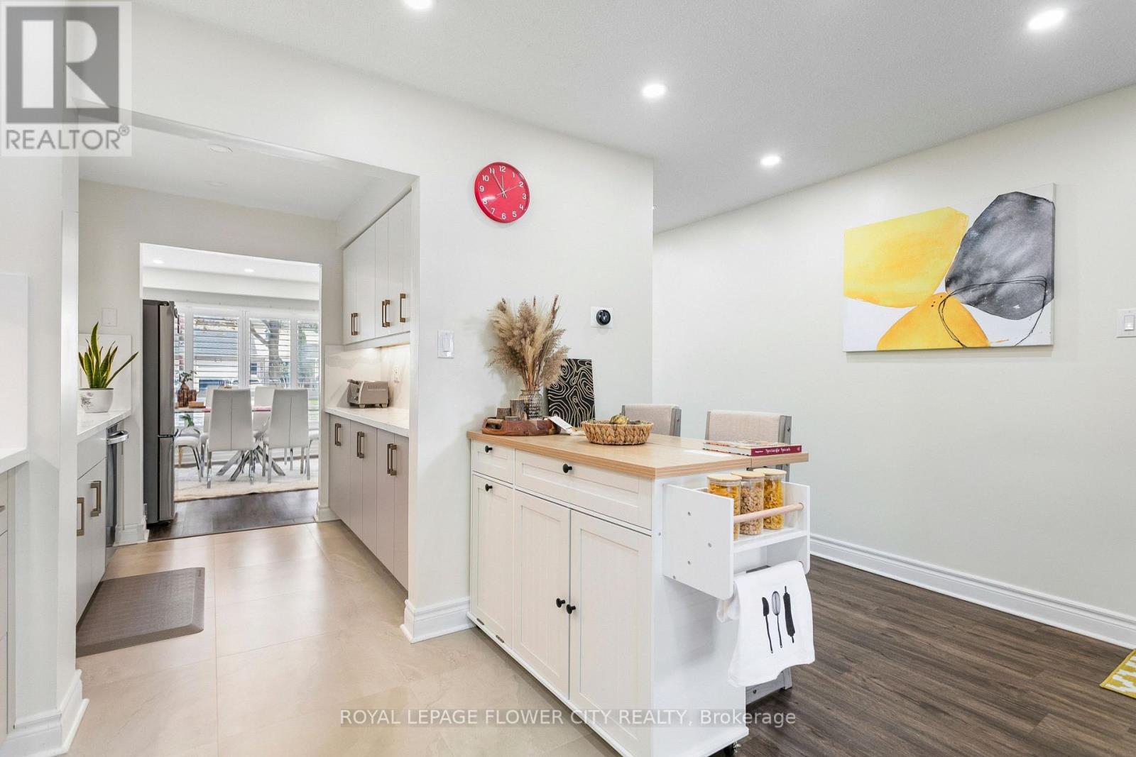 35 CAMBERLEY CRESCENT - 11