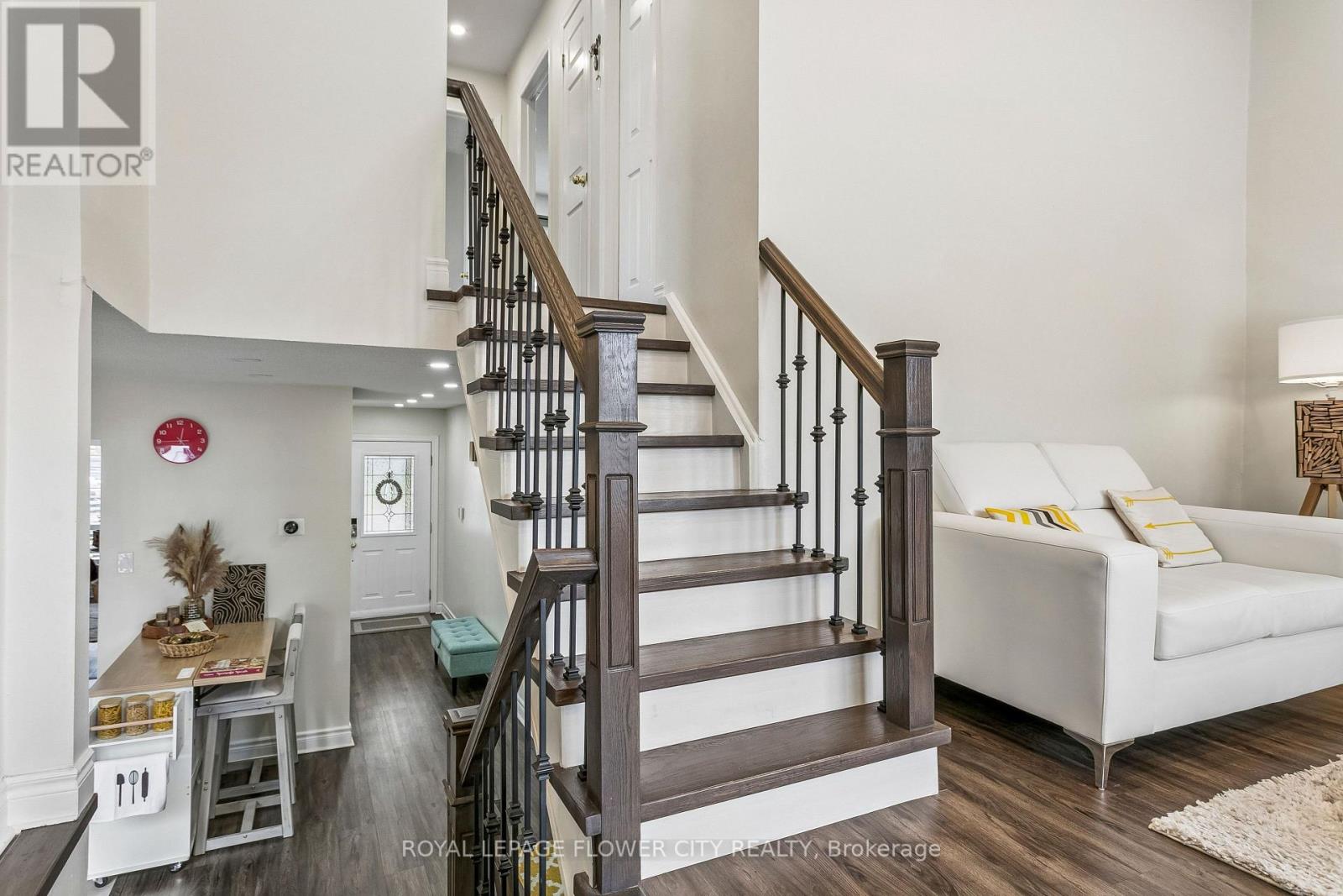 35 CAMBERLEY CRESCENT - 19