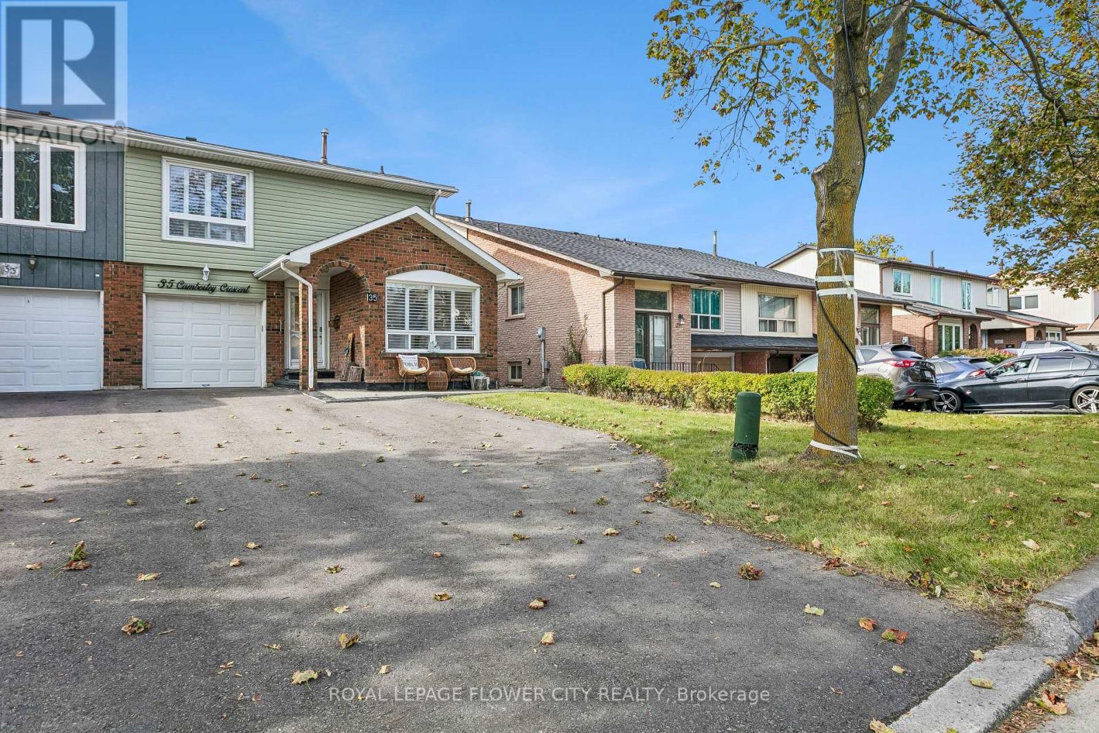35 CAMBERLEY CRESCENT - 2