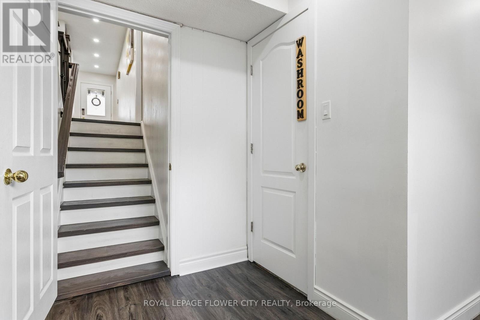35 CAMBERLEY CRESCENT - 37