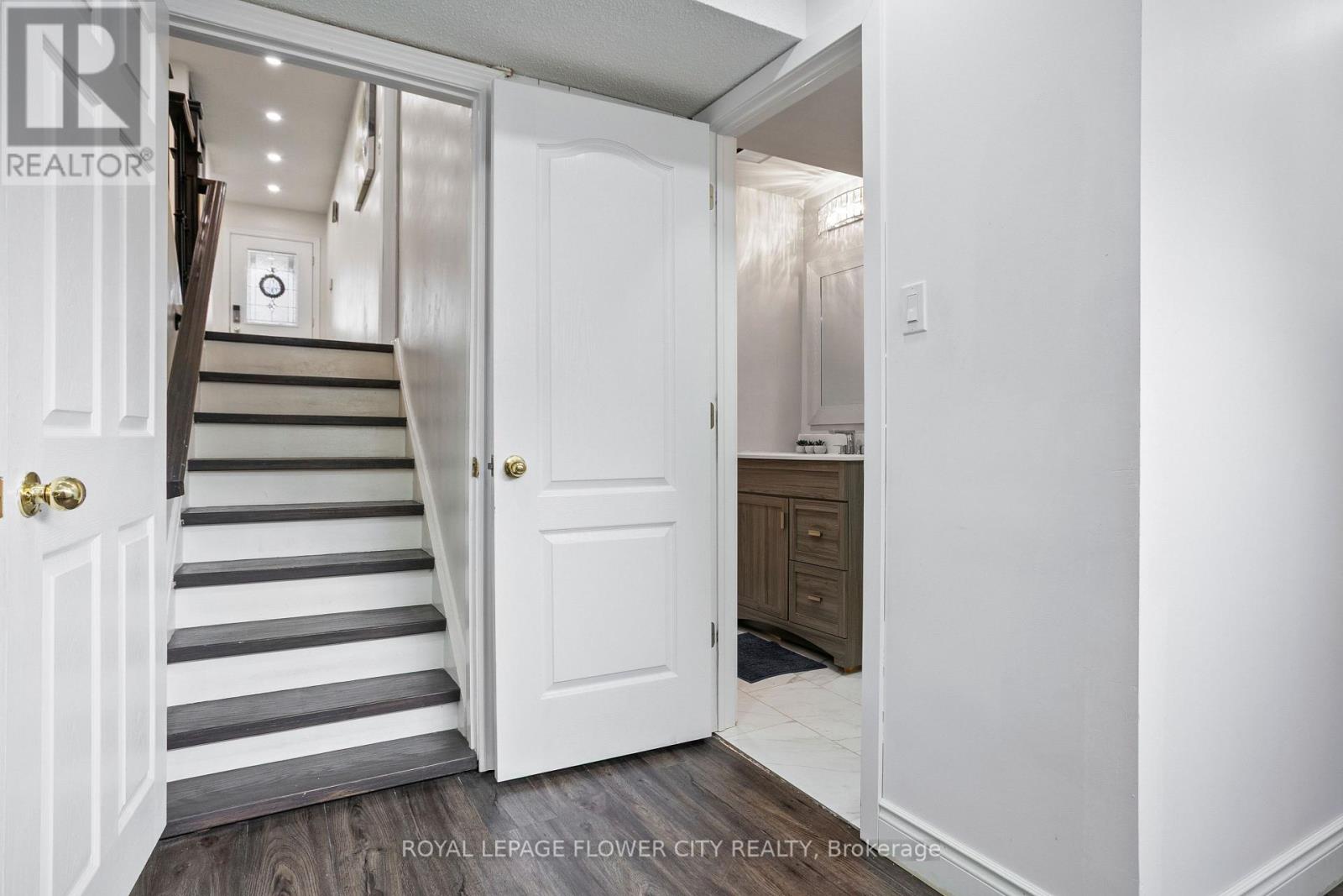 35 CAMBERLEY CRESCENT - 38
