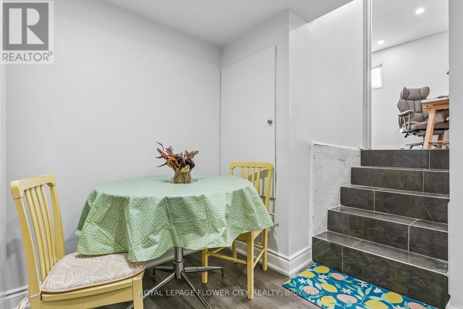 35 Camberley Crescent — photo 41