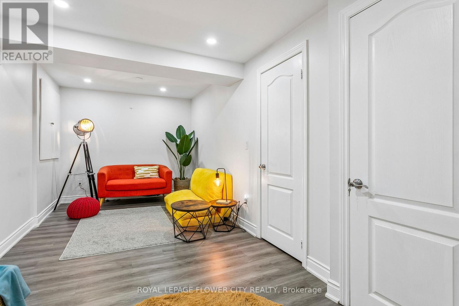 35 CAMBERLEY CRESCENT - 46